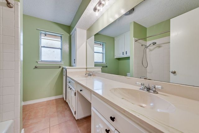 2805 Oak Valley Drive, Arlington, TX 76016