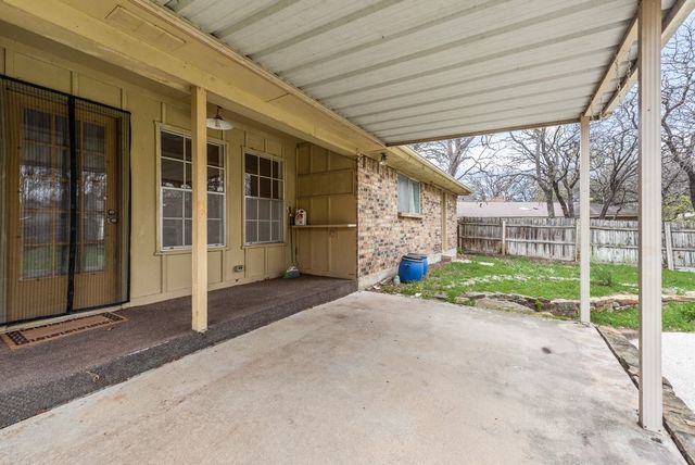 2805 Oak Valley Drive, Arlington, TX 76016