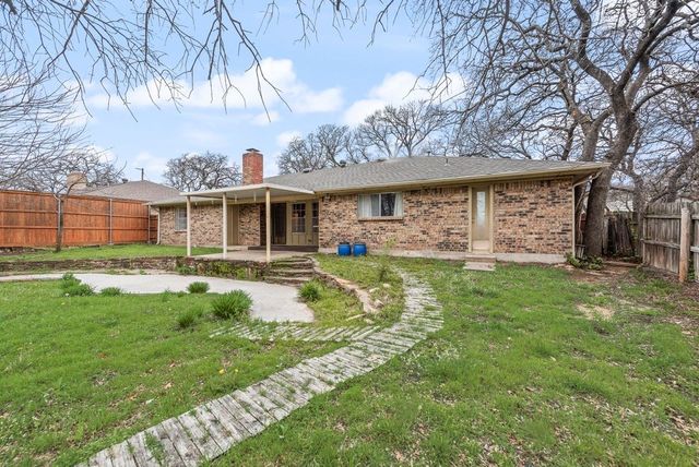 2805 Oak Valley Drive, Arlington, TX 76016