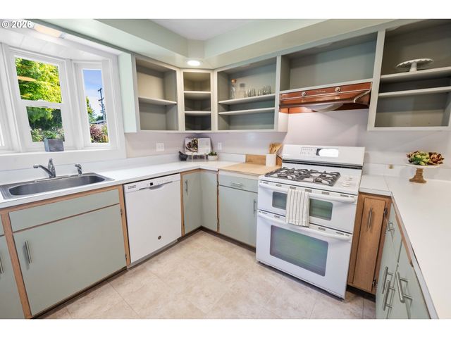 1814 4th St, Astoria, OR 97103