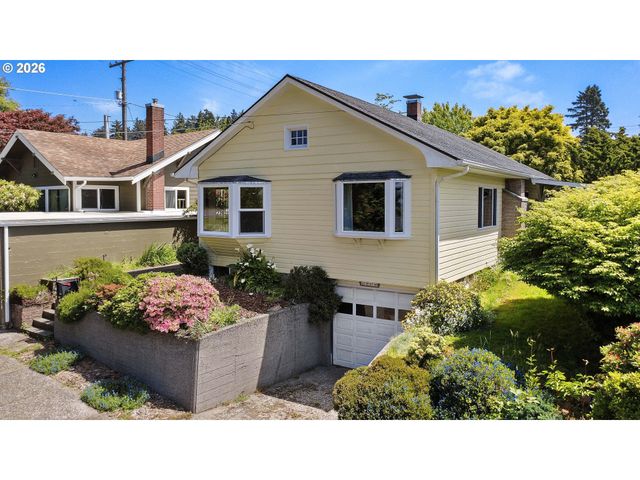 1814 4th St, Astoria, OR 97103