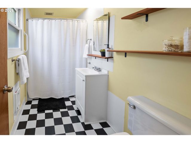 1814 4th St, Astoria, OR 97103