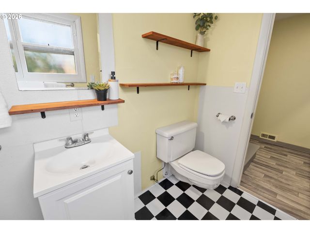 1814 4th St, Astoria, OR 97103