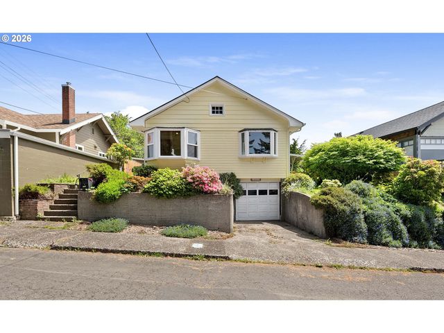 1814 4th St, Astoria, OR 97103