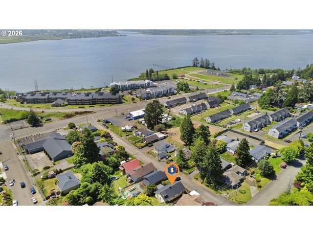 1814 4th St, Astoria, OR 97103