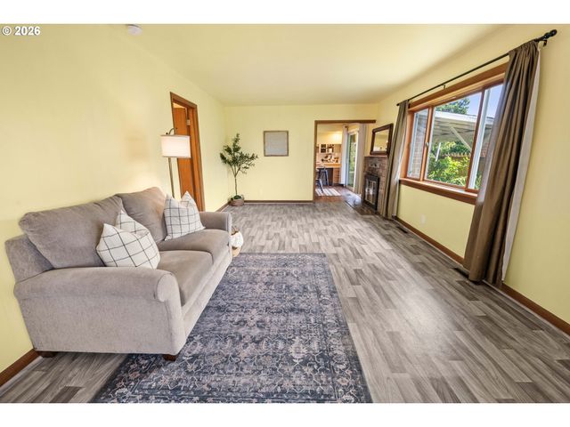 1814 4th St, Astoria, OR 97103