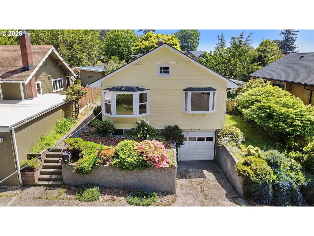 1814 4th St, Astoria, OR 97103