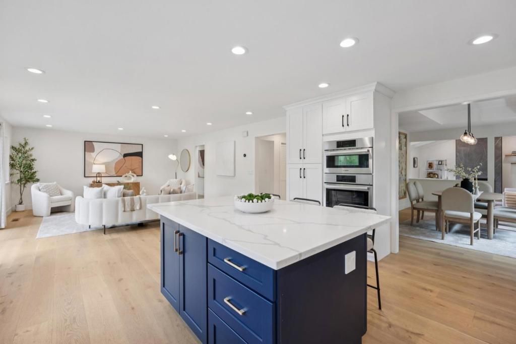 Image 11 of property listing at 13755 Dolphin Drive, Saratoga, CA 95070