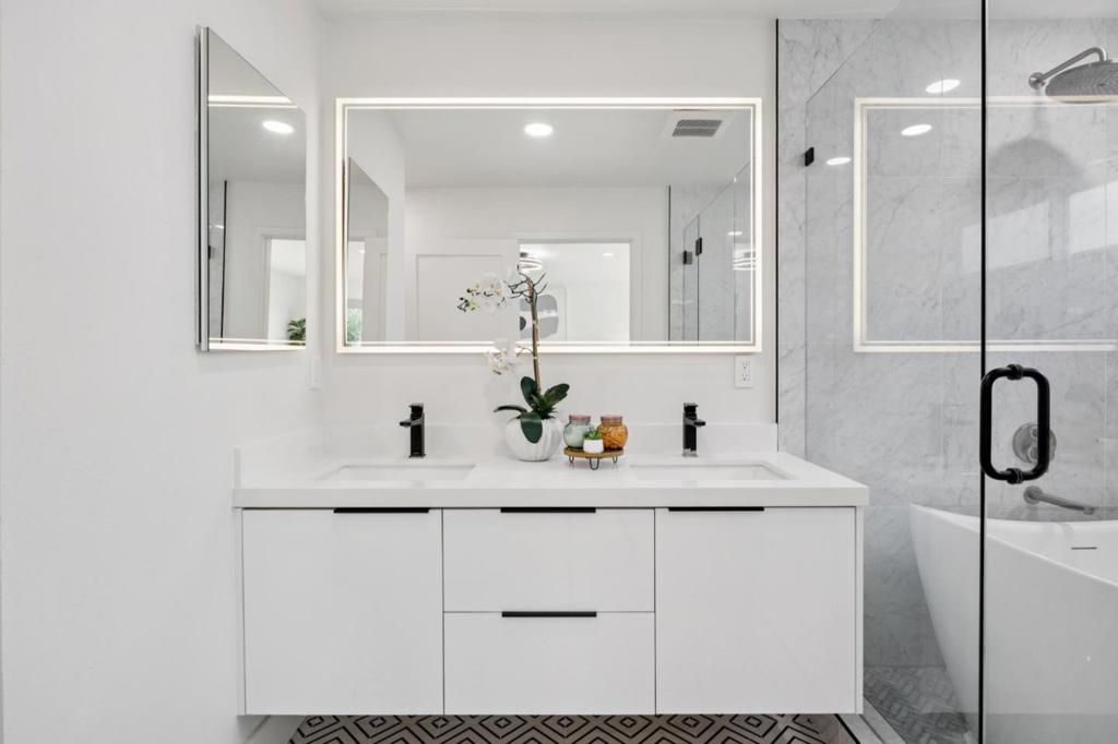 Image 15 of property listing at 13755 Dolphin Drive, Saratoga, CA 95070