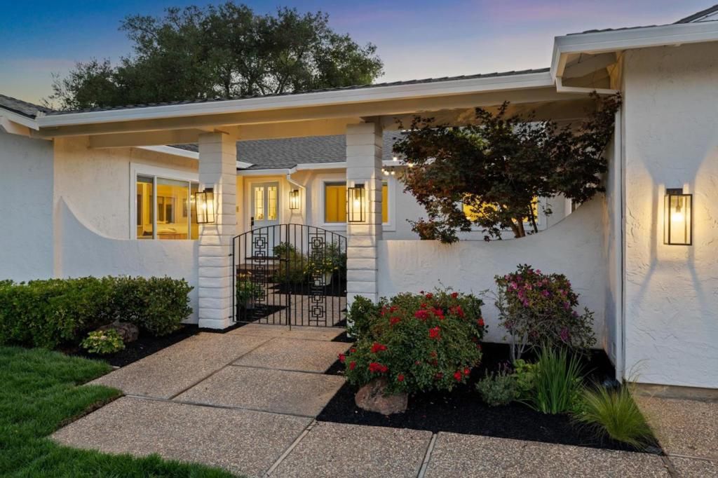 Image 29 of property listing at 13755 Dolphin Drive, Saratoga, CA 95070