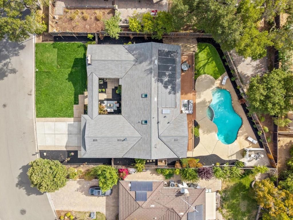 Image 31 of property listing at 13755 Dolphin Drive, Saratoga, CA 95070