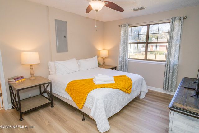 1724 ORLANDO Circle N, Jacksonville, FL 32207