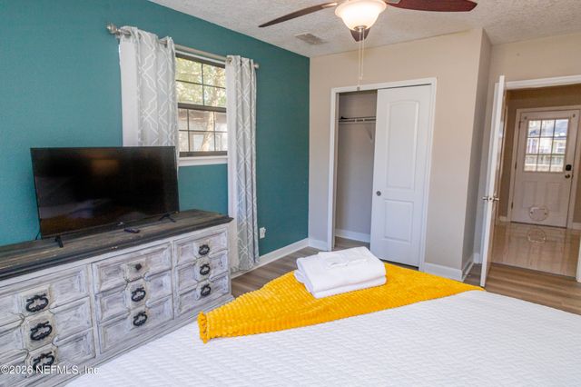 1724 ORLANDO Circle N, Jacksonville, FL 32207