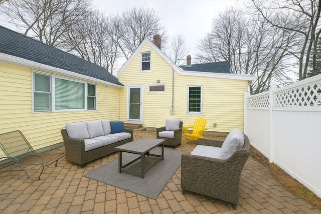 156 Fort Hill St, Hingham, MA 02043