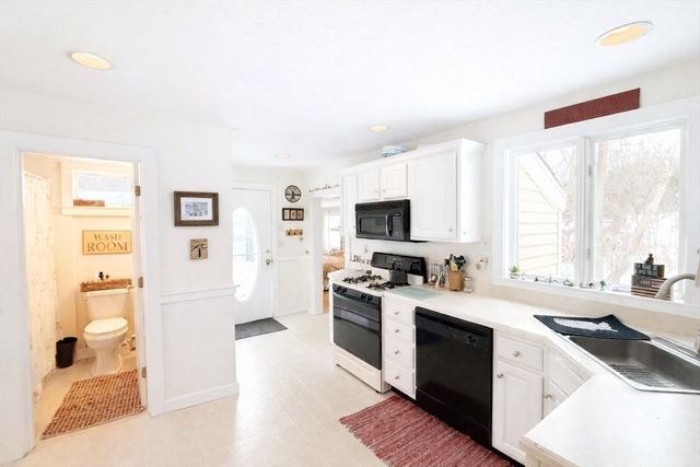 156 Fort Hill St, Hingham, MA 02043
