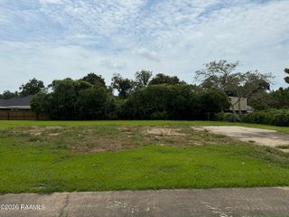 124 Charles Drive, Lafayette, LA 70508