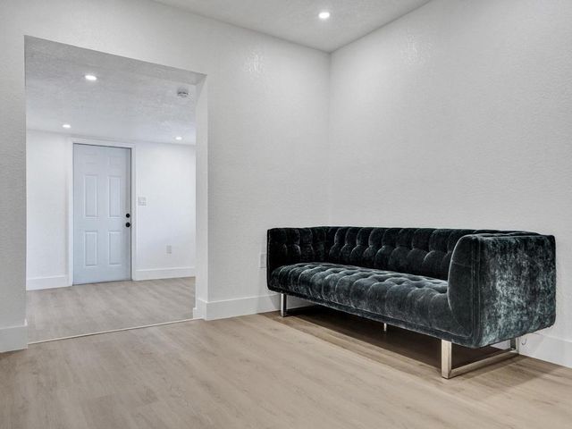 3661 NE 8th Avenue, Oakland Park, FL 33334