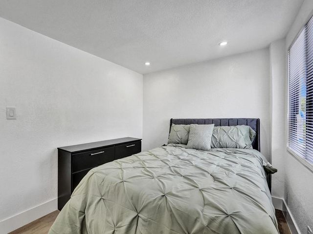 3661 NE 8th Avenue, Oakland Park, FL 33334