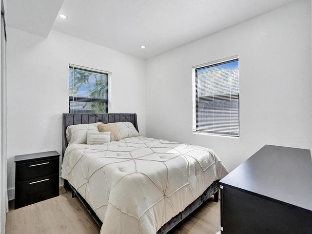 3661 NE 8th Avenue, Oakland Park, FL 33334