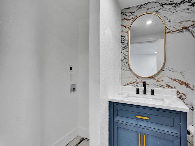 3661 NE 8th Avenue, Oakland Park, FL 33334