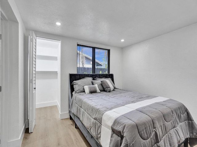 3661 NE 8th Avenue, Oakland Park, FL 33334