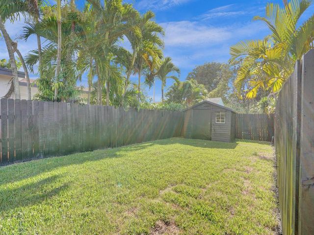3661 NE 8th Avenue, Oakland Park, FL 33334