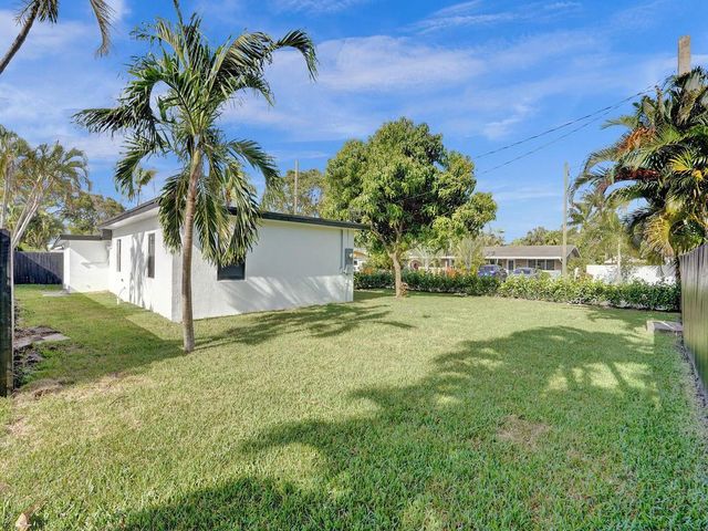 3661 NE 8th Avenue, Oakland Park, FL 33334