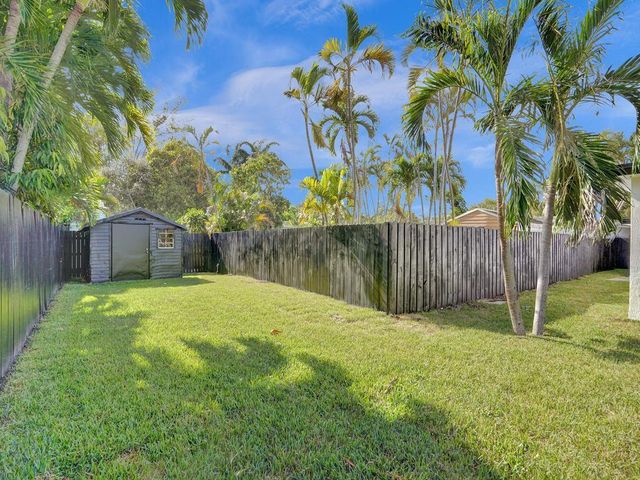 3661 NE 8th Avenue, Oakland Park, FL 33334