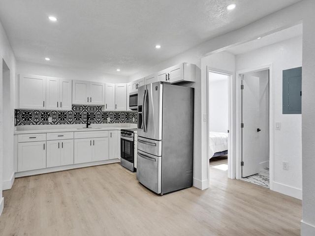 3661 NE 8th Avenue, Oakland Park, FL 33334