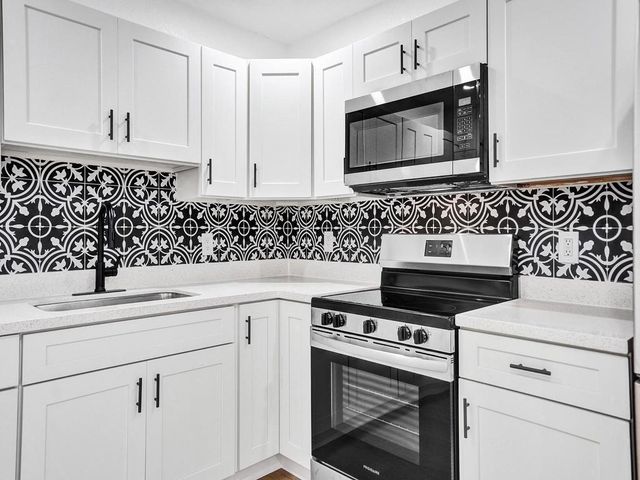 3661 NE 8th Avenue, Oakland Park, FL 33334