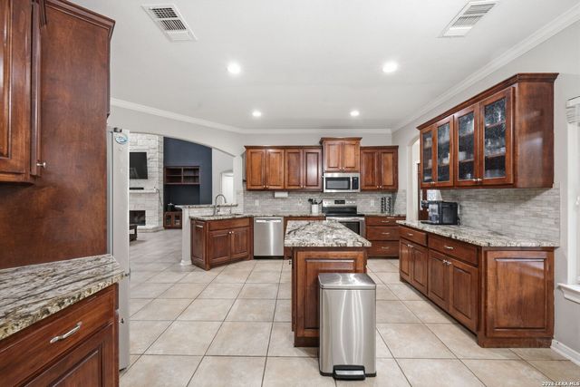 9619 ASTER CIR, Garden Ridge, TX 78266