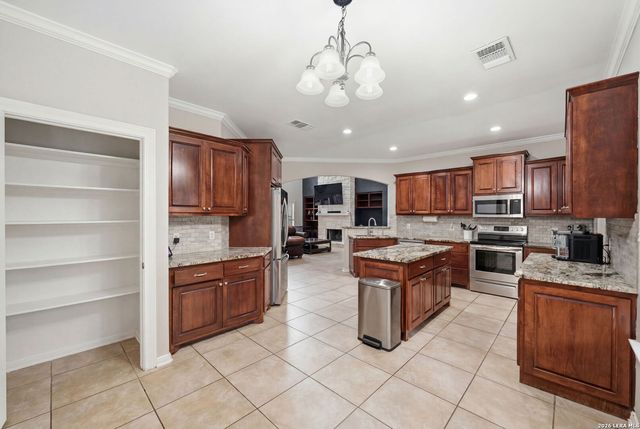 9619 ASTER CIR, Garden Ridge, TX 78266