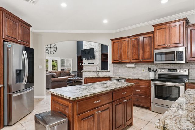 9619 ASTER CIR, Garden Ridge, TX 78266