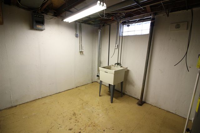 7521 Katherine Street, Taylor, MI 48180