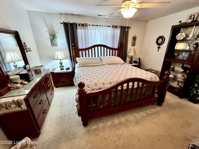 9231 Hawthorne Pointe Dr, Louisville, KY 40272