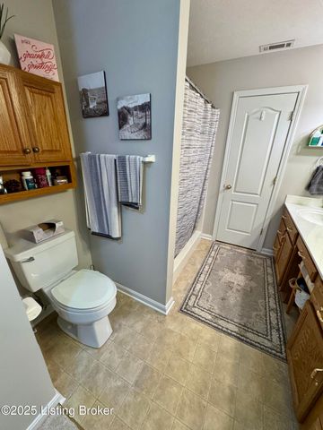 9231 Hawthorne Pointe Dr, Louisville, KY 40272