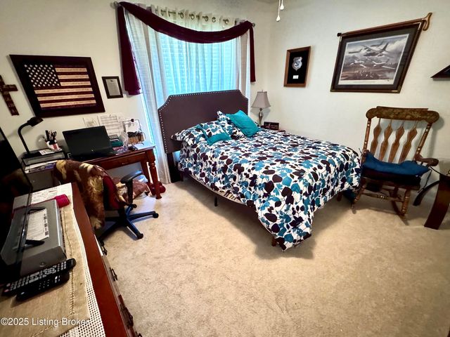 9231 Hawthorne Pointe Dr, Louisville, KY 40272