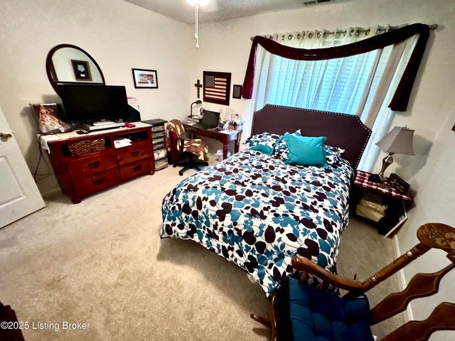 9231 Hawthorne Pointe Dr, Louisville, KY 40272