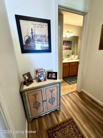 9231 Hawthorne Pointe Dr, Louisville, KY 40272