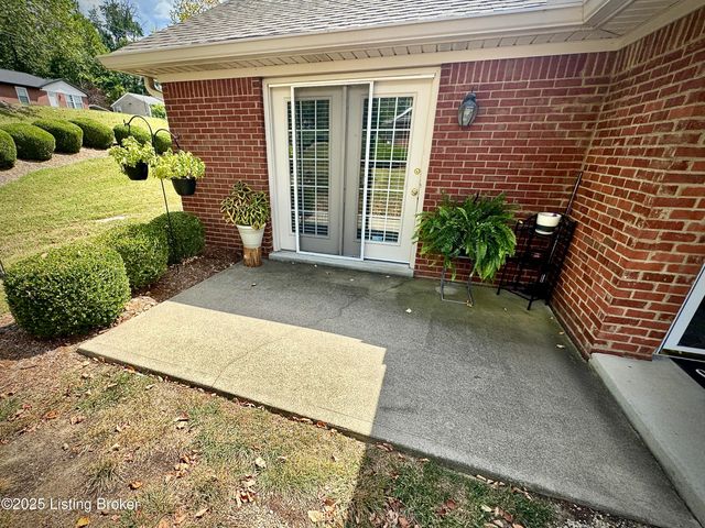 9231 Hawthorne Pointe Dr, Louisville, KY 40272