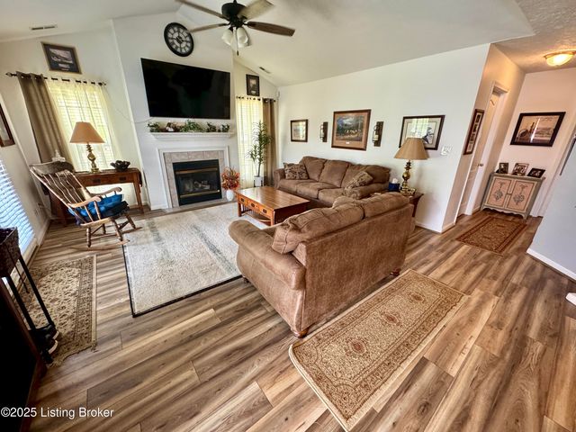 9231 Hawthorne Pointe Dr, Louisville, KY 40272