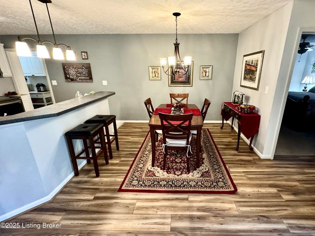 9231 Hawthorne Pointe Dr, Louisville, KY 40272