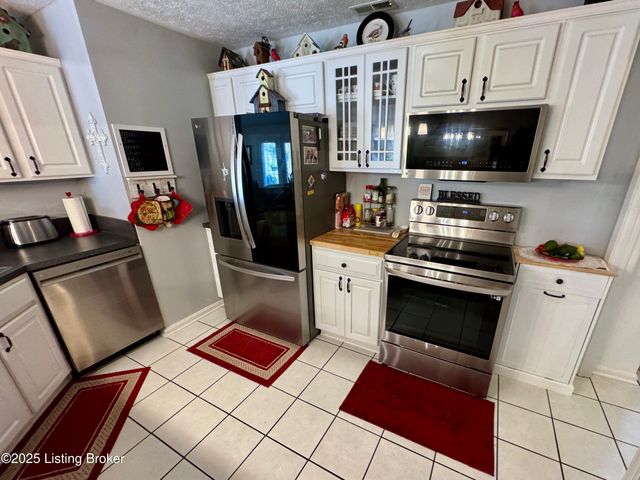 9231 Hawthorne Pointe Dr, Louisville, KY 40272