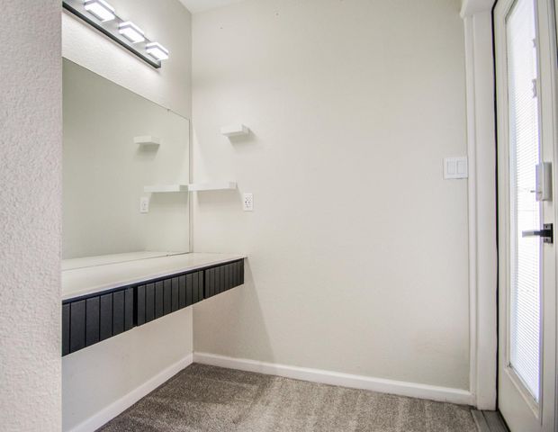 7761 N 19th Drive, Phoenix, AZ 85021