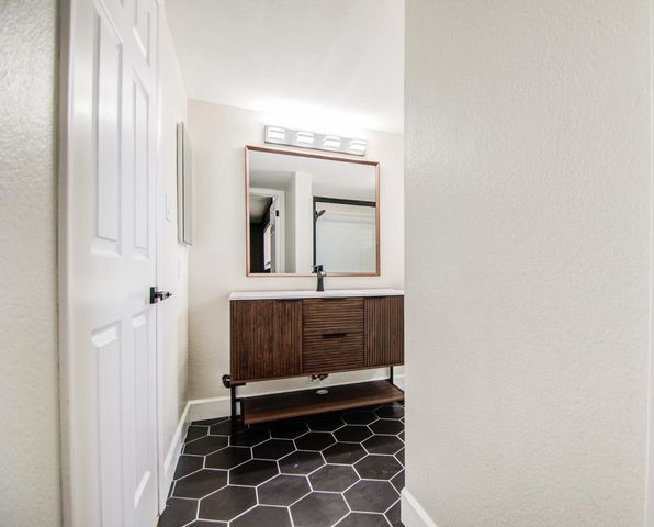 7761 N 19th Drive, Phoenix, AZ 85021