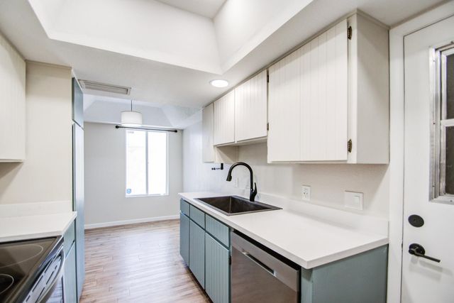 7761 N 19th Drive, Phoenix, AZ 85021