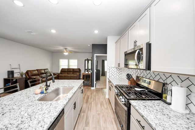 215 Intrepid Trail, Magnolia, TX 77354