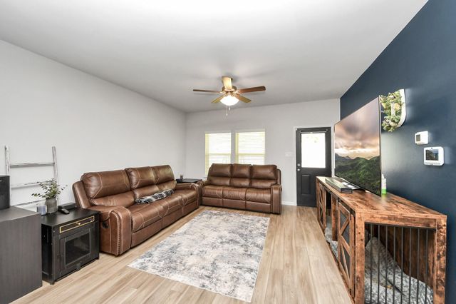 215 Intrepid Trail, Magnolia, TX 77354