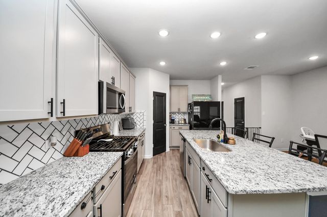 215 Intrepid Trail, Magnolia, TX 77354