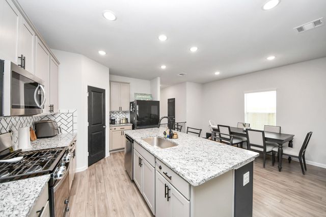 215 Intrepid Trail, Magnolia, TX 77354